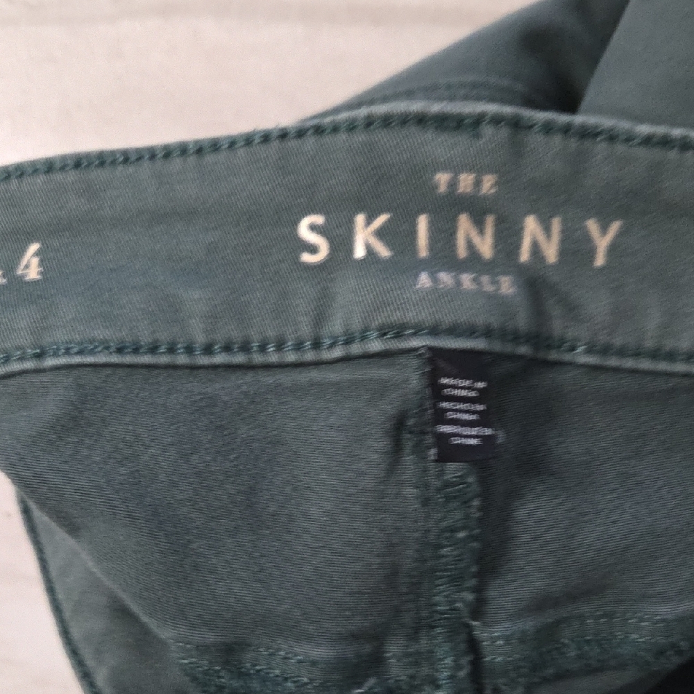 WHBM Dark Green Skinny Pants/Jeans With Velvet Pocket Accents Size 4 - Picture 3 of 5